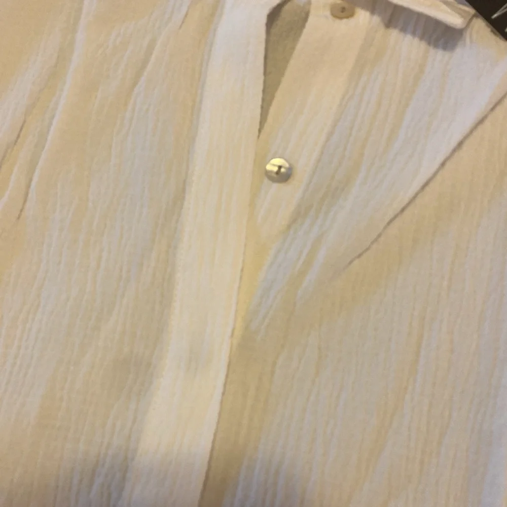 Marla Wynne Crinkle blouse with hidden buttons - Picture 2 of 7